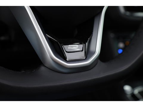 Volkswagen Tiguan 1.5 TSI R-Line DSG | Pano | Elek. Trekhaak | Camera | Stoel- Stuurverw. | Keyless | Navi | CarPlay