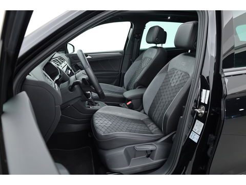 Volkswagen Tiguan 1.5 TSI R-Line DSG | Pano | Elek. Trekhaak | Camera | Stoel- Stuurverw. | Keyless | Navi | CarPlay