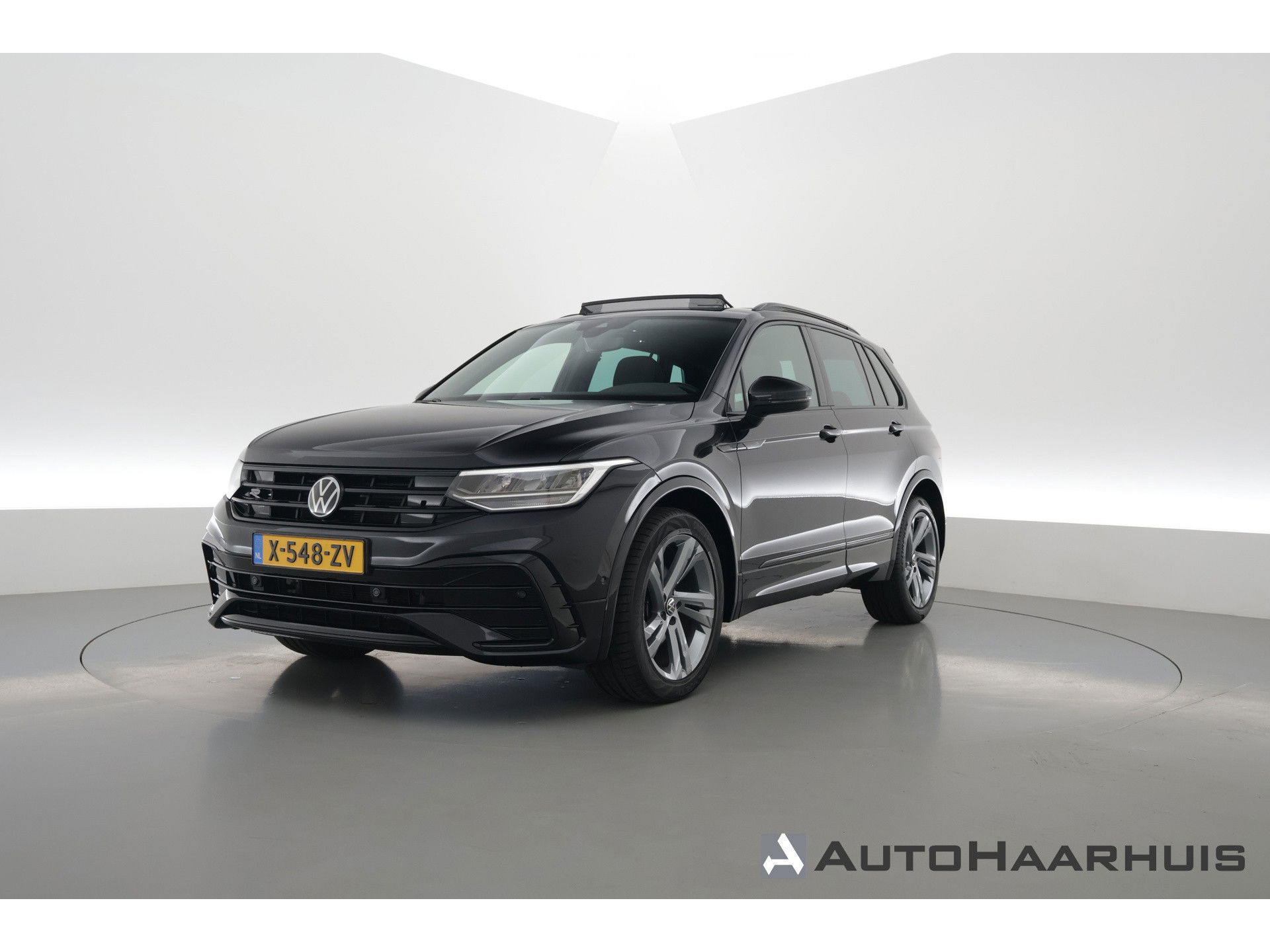 Volkswagen Tiguan 1.5 TSI R-Line DSG | Pano | Elek. Trekhaak | Camera | Stoel- Stuurverw. | Keyless | Navi | CarPlay