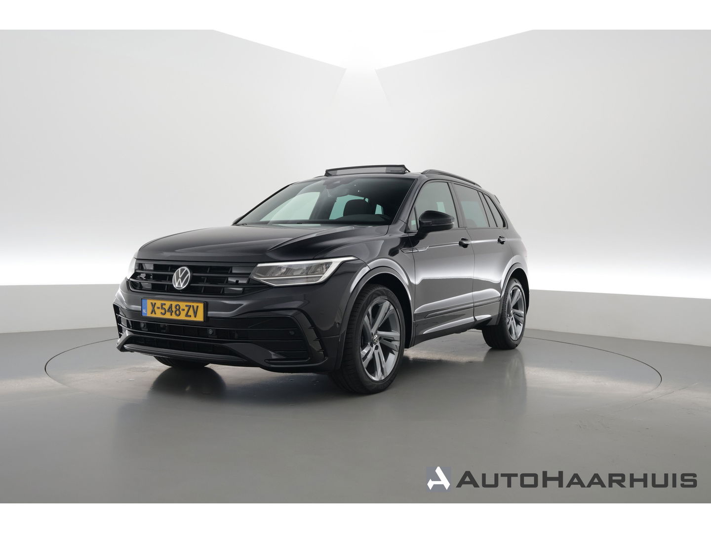 Volkswagen Tiguan 1.5 TSI R-Line DSG | Pano | Elek. Trekhaak | Camera | Stoel- Stuurverw. | Keyless | Navi | CarPlay