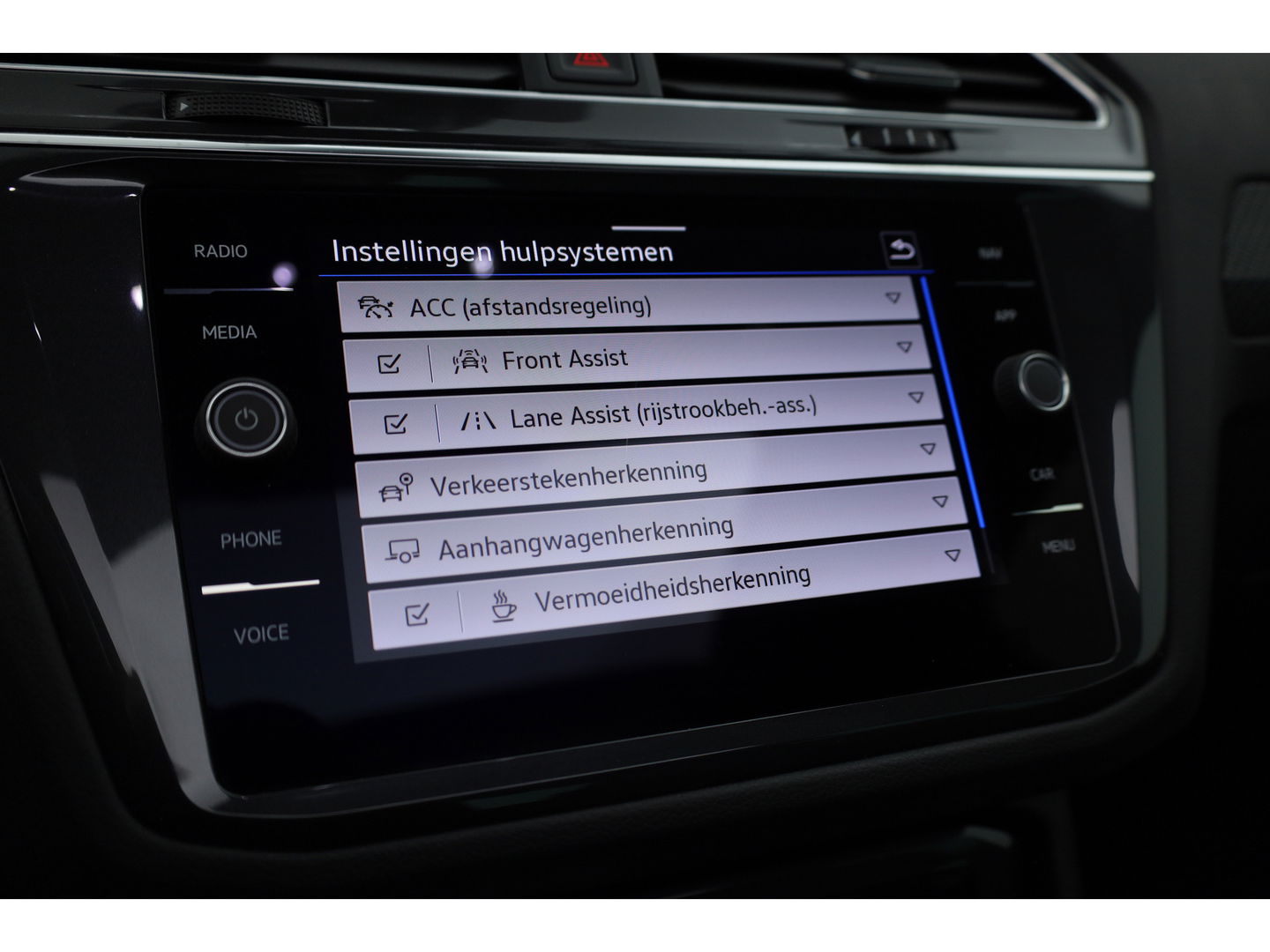 Volkswagen Tiguan 1.5 TSI R-Line DSG | Pano | Elek. Trekhaak | Camera | Stoel- Stuurverw. | Keyless | Navi | CarPlay