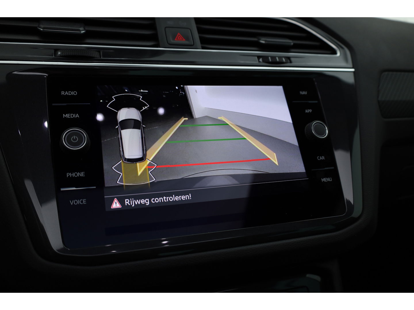 Volkswagen Tiguan 1.5 TSI R-Line DSG | Pano | Elek. Trekhaak | Camera | Stoel- Stuurverw. | Keyless | Navi | CarPlay