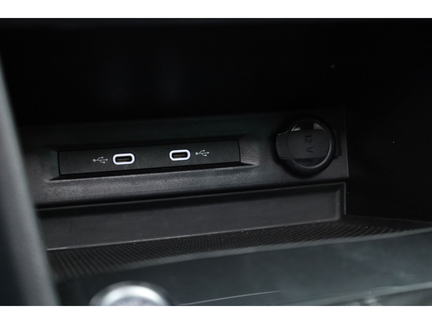 Volkswagen Tiguan 1.5 TSI R-Line DSG | Pano | Elek. Trekhaak | Camera | Stoel- Stuurverw. | Keyless | Navi | CarPlay