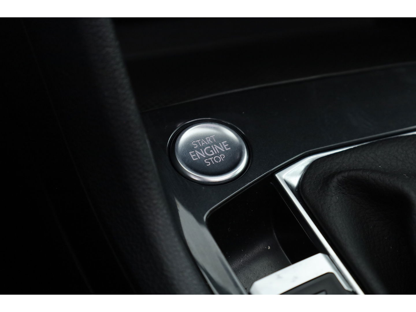 Volkswagen Tiguan 1.5 TSI R-Line DSG | Pano | Elek. Trekhaak | Camera | Stoel- Stuurverw. | Keyless | Navi | CarPlay