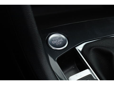 Volkswagen Tiguan 1.5 TSI R-Line DSG | Pano | Elek. Trekhaak | Camera | Stoel- Stuurverw. | Keyless | Navi | CarPlay