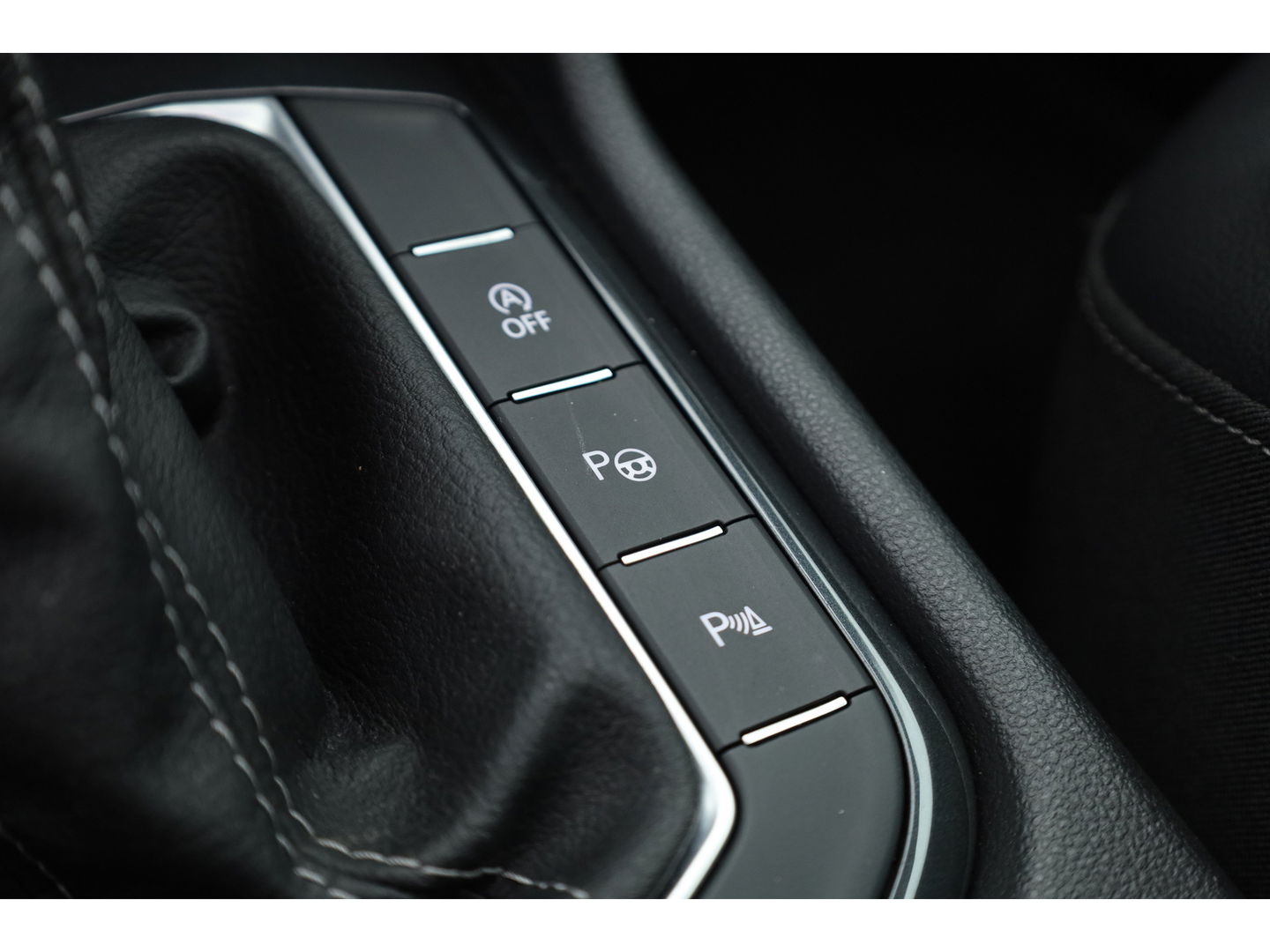 Volkswagen Tiguan 1.5 TSI R-Line DSG | Pano | Elek. Trekhaak | Camera | Stoel- Stuurverw. | Keyless | Navi | CarPlay