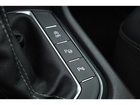 Volkswagen Tiguan 1.5 TSI R-Line DSG | Pano | Elek. Trekhaak | Camera | Stoel- Stuurverw. | Keyless | Navi | CarPlay