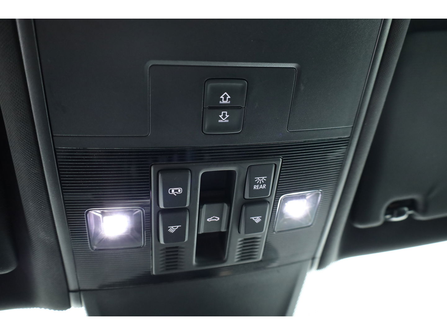 Volkswagen Tiguan 1.5 TSI R-Line DSG | Pano | Elek. Trekhaak | Camera | Stoel- Stuurverw. | Keyless | Navi | CarPlay