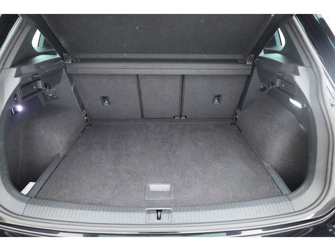 Volkswagen Tiguan 1.5 TSI R-Line DSG | Pano | Elek. Trekhaak | Camera | Stoel- Stuurverw. | Keyless | Navi | CarPlay