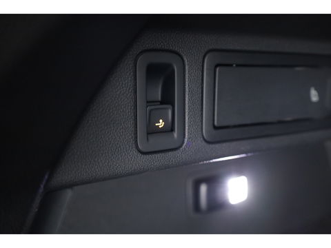 Volkswagen Tiguan 1.5 TSI R-Line DSG | Pano | Elek. Trekhaak | Camera | Stoel- Stuurverw. | Keyless | Navi | CarPlay