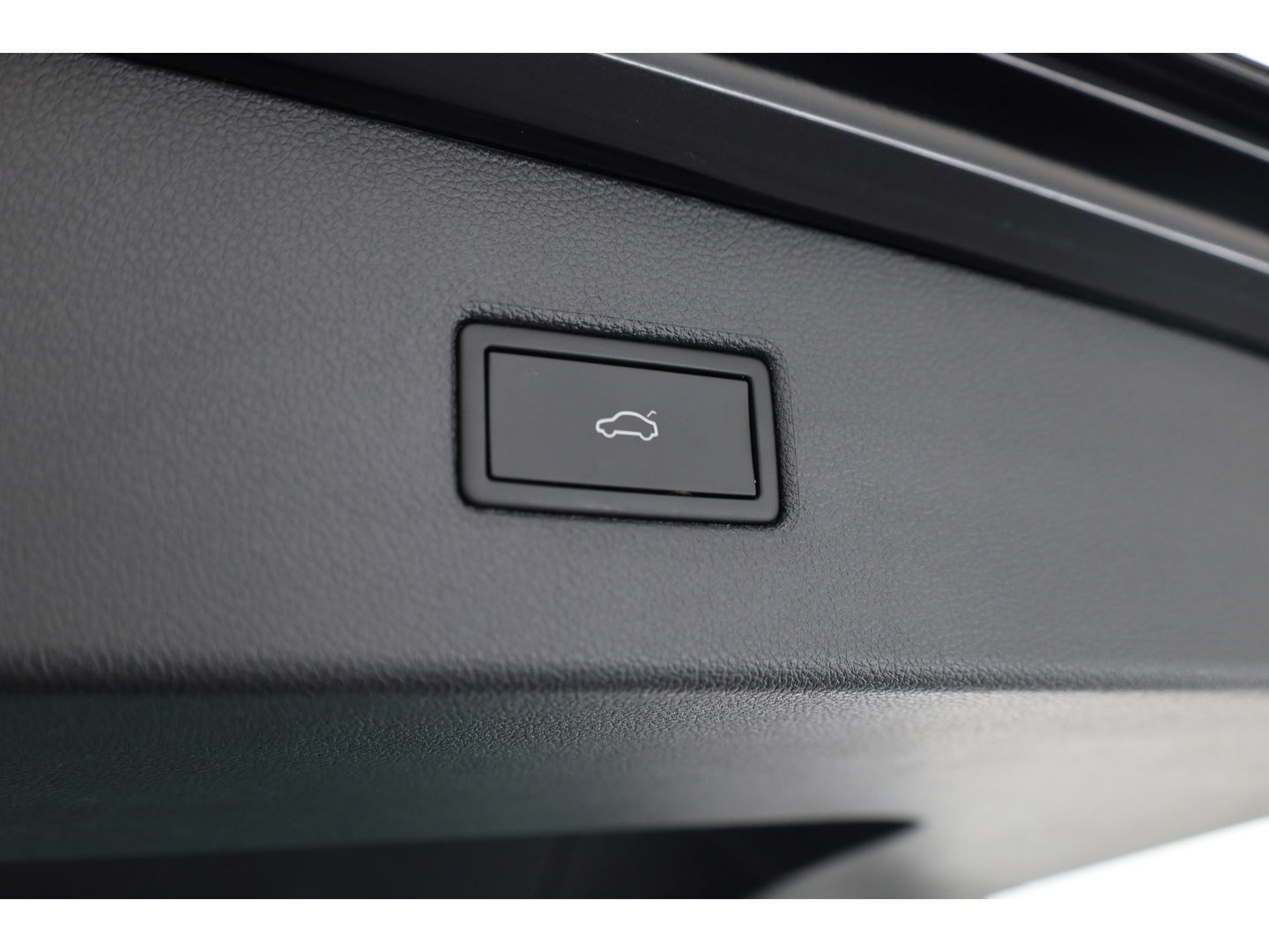 Volkswagen Tiguan 1.5 TSI R-Line DSG | Pano | Elek. Trekhaak | Camera | Stoel- Stuurverw. | Keyless | Navi | CarPlay