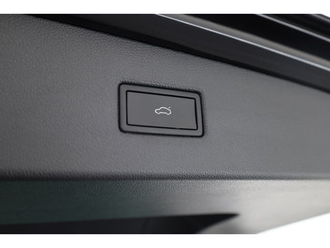 Volkswagen Tiguan 1.5 TSI R-Line DSG | Pano | Elek. Trekhaak | Camera | Stoel- Stuurverw. | Keyless | Navi | CarPlay