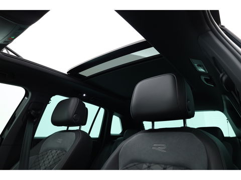 Volkswagen Tiguan 1.5 TSI R-Line DSG | Pano | Elek. Trekhaak | Camera | Stoel- Stuurverw. | Keyless | Navi | CarPlay