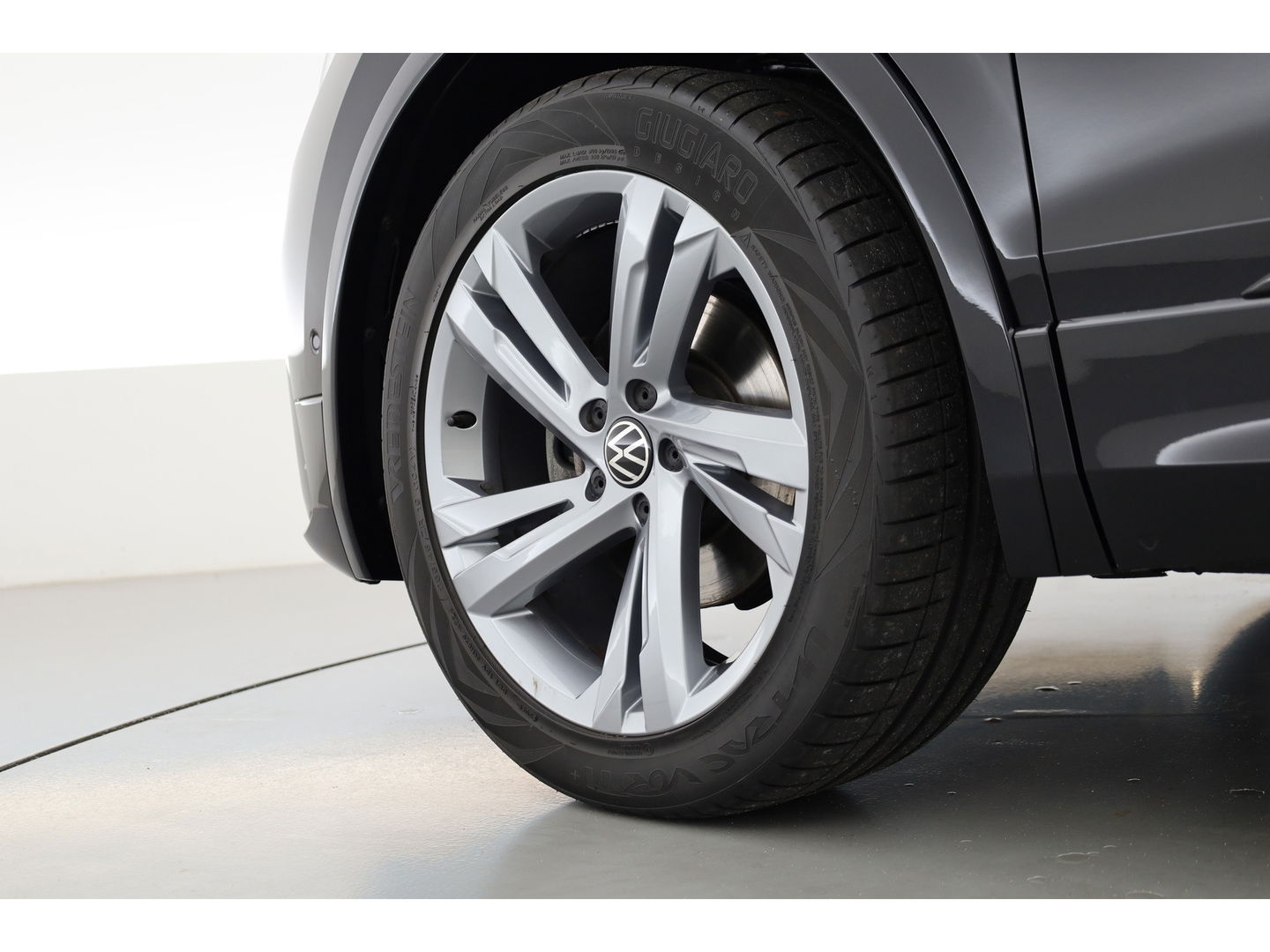 Volkswagen Tiguan 1.5 TSI R-Line DSG | Pano | Elek. Trekhaak | Camera | Stoel- Stuurverw. | Keyless | Navi | CarPlay