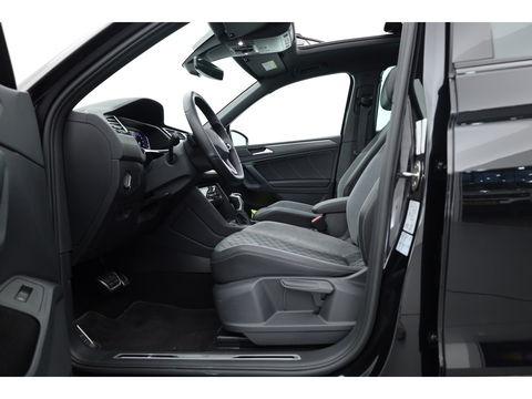 Volkswagen Tiguan 1.5 TSI R-Line DSG | Pano | Elek. Trekhaak | Camera | Stoel- Stuurverw. | Keyless | Navi | CarPlay