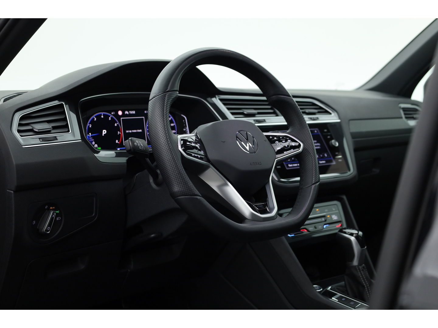 Volkswagen Tiguan 1.5 TSI R-Line DSG | Pano | Elek. Trekhaak | Camera | Stoel- Stuurverw. | Keyless | Navi | CarPlay