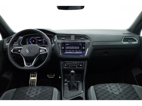Volkswagen Tiguan 1.5 TSI R-Line DSG | Pano | Elek. Trekhaak | Camera | Stoel- Stuurverw. | Keyless | Navi | CarPlay