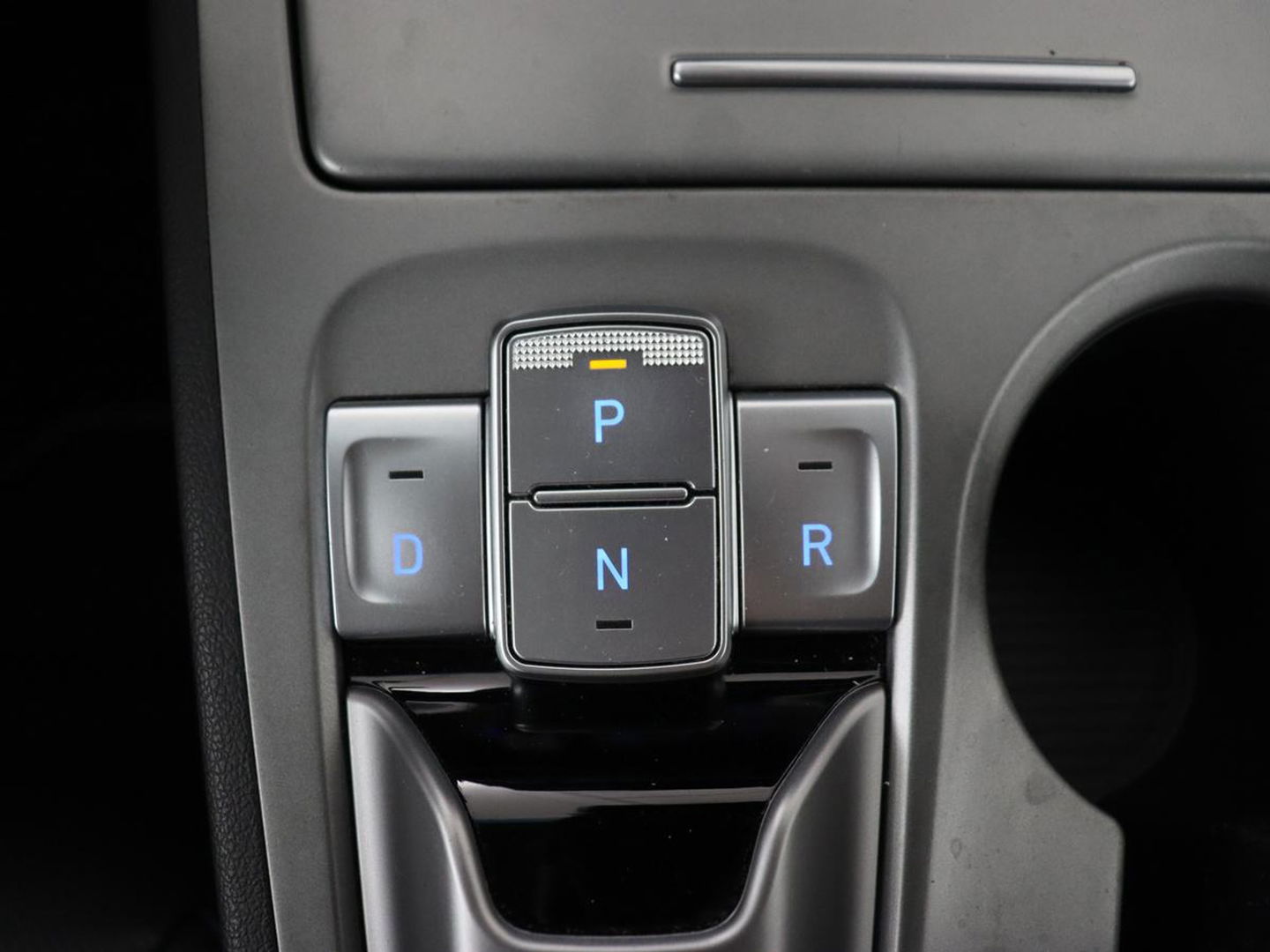 Hyundai KONA EV Business 64 kWh | 3-Fase | Stoelverwarming | Climate control | Adaptive cruise control | Camera | HUD