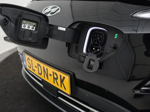 Hyundai KONA EV Business 64 kWh | 3-Fase | Stoelverwarming | Climate control | Adaptive cruise control | Camera | HUD