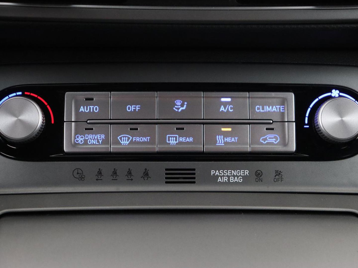 Hyundai KONA EV Business 64 kWh | 3-Fase | Stoelverwarming | Climate control | Adaptive cruise control | Camera | HUD