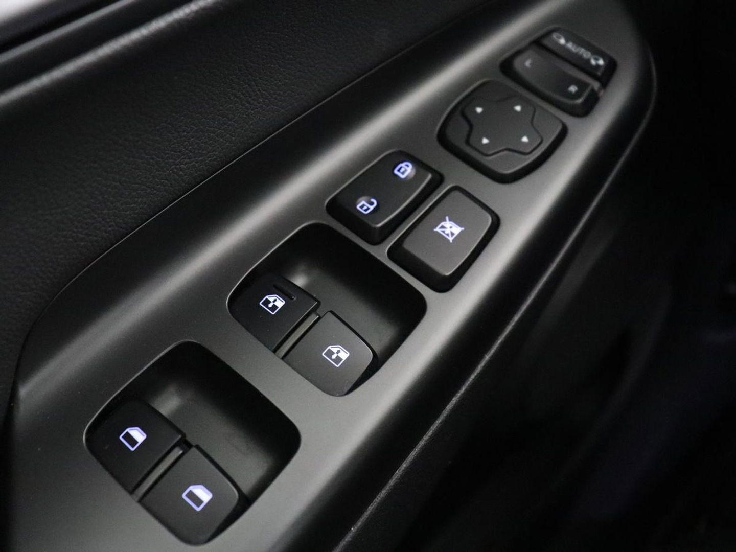 Hyundai KONA EV Business 64 kWh | 3-Fase | Stoelverwarming | Climate control | Adaptive cruise control | Camera | HUD