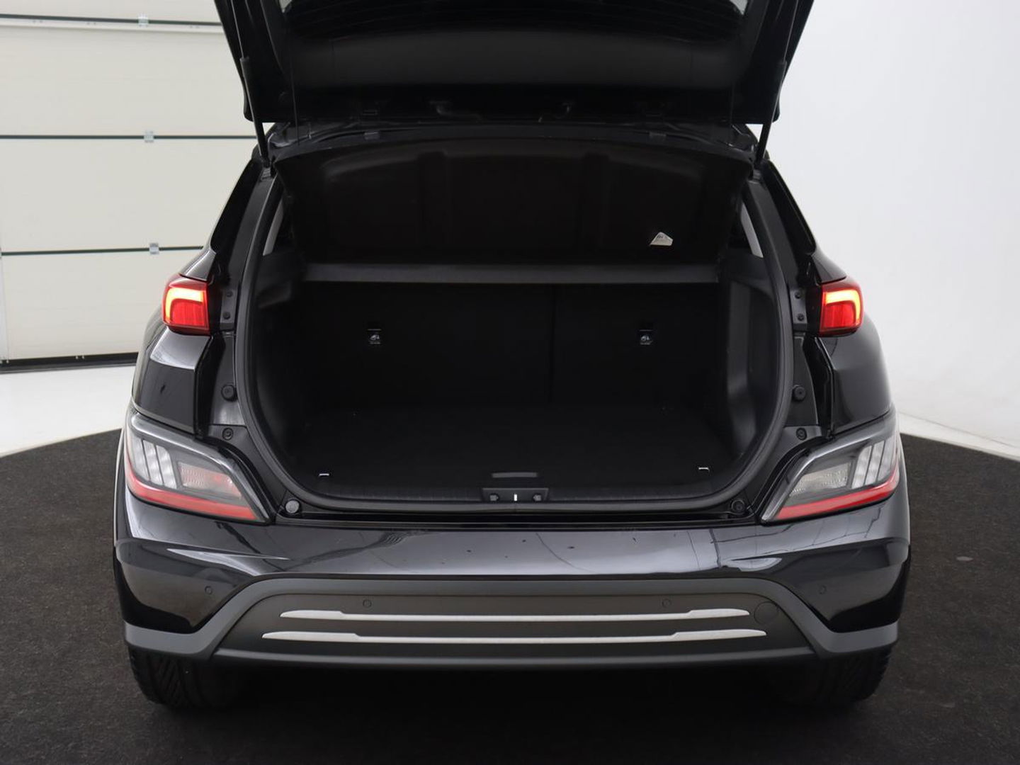 Hyundai KONA EV Business 64 kWh | 3-Fase | Stoelverwarming | Climate control | Adaptive cruise control | Camera | HUD