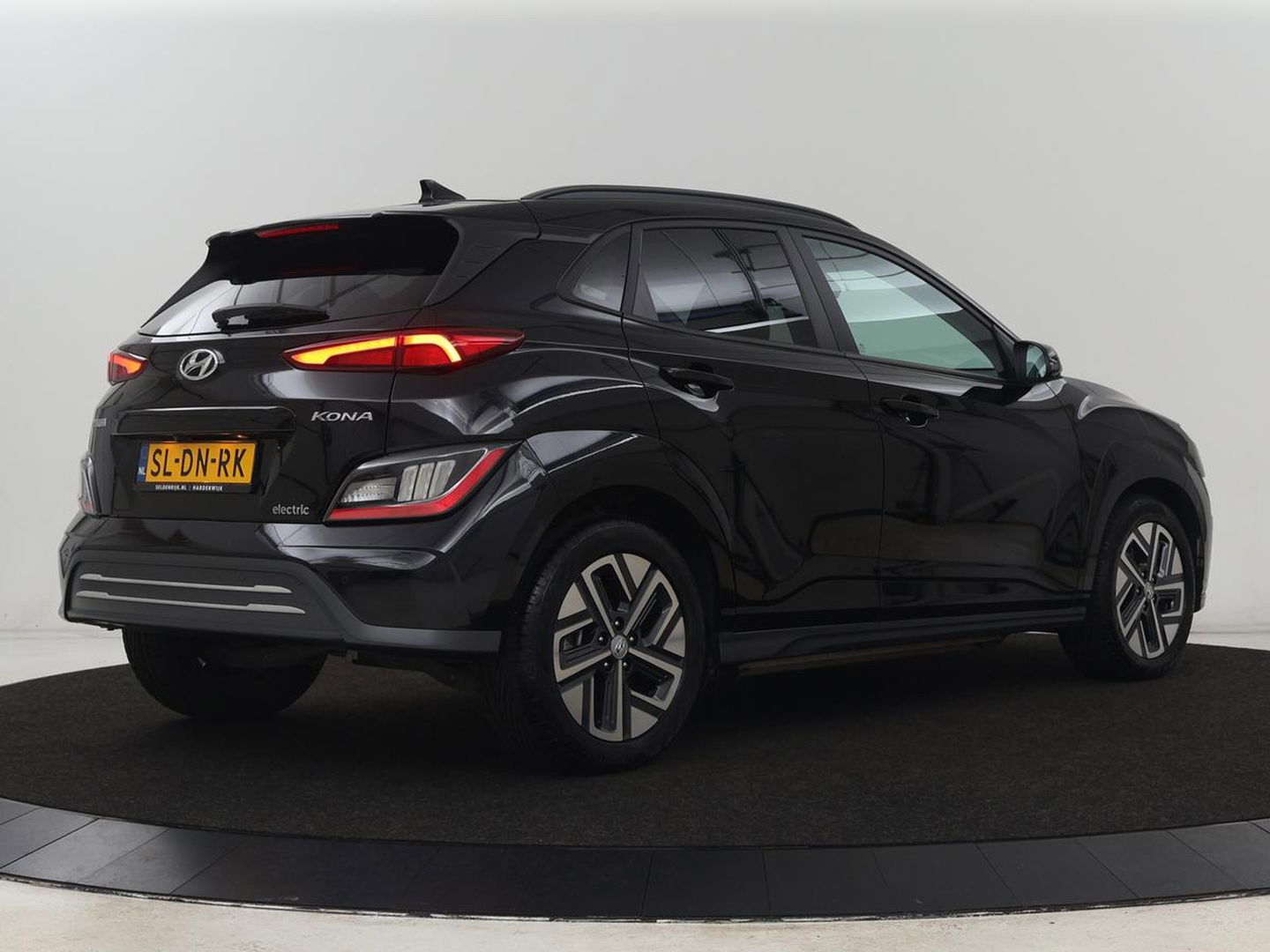 Hyundai KONA EV Business 64 kWh | 3-Fase | Stoelverwarming | Climate control | Adaptive cruise control | Camera | HUD