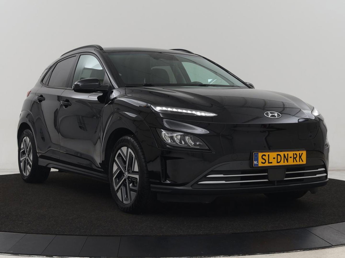 Hyundai KONA EV Business 64 kWh | 3-Fase | Stoelverwarming | Climate control | Adaptive cruise control | Camera | HUD