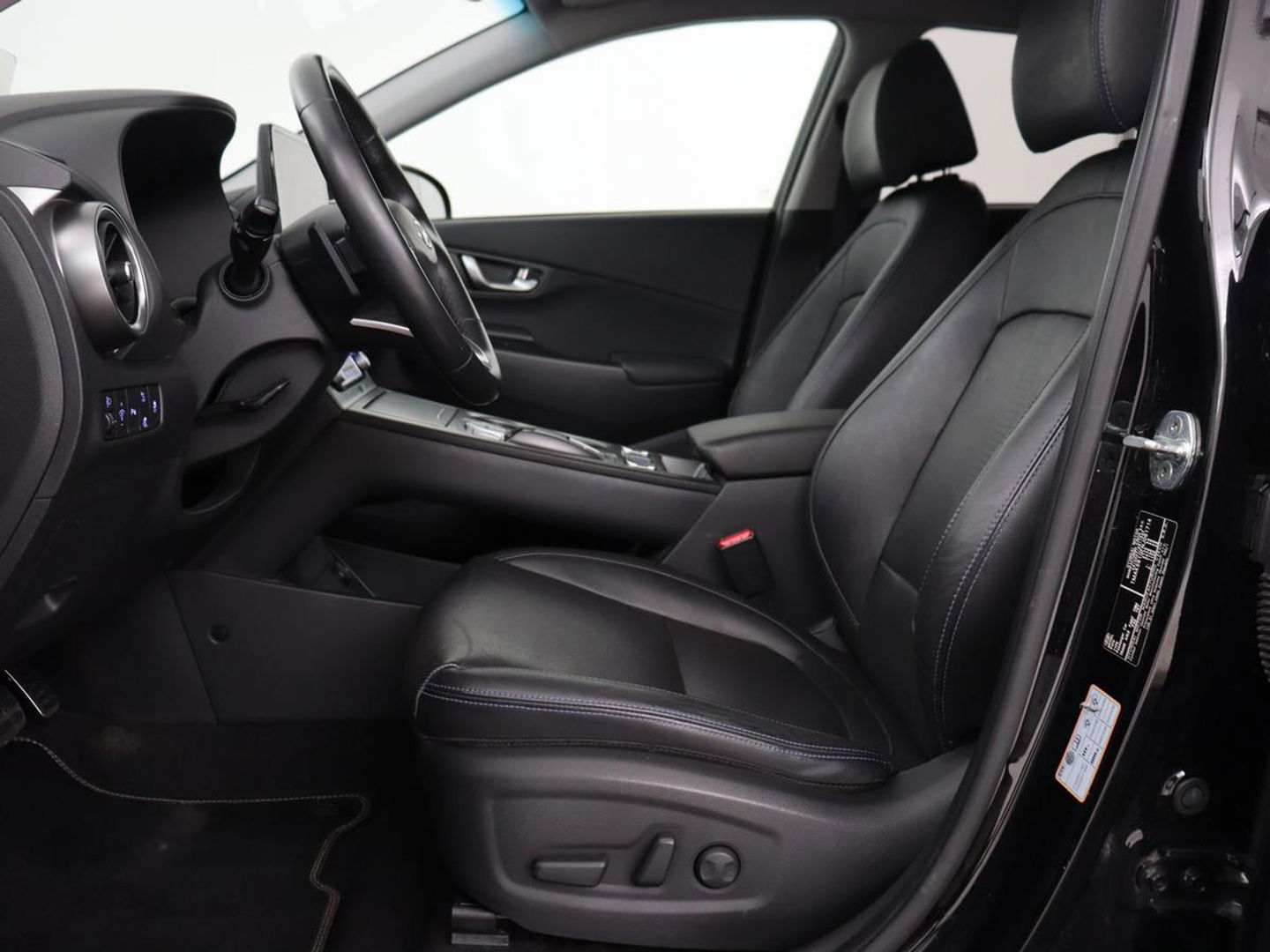 Hyundai KONA EV Business 64 kWh | 3-Fase | Stoelverwarming | Climate control | Adaptive cruise control | Camera | HUD