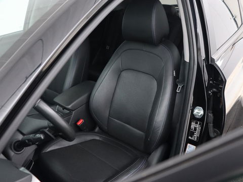 Hyundai KONA EV Business 64 kWh | 3-Fase | Stoelverwarming | Climate control | Adaptive cruise control | Camera | HUD