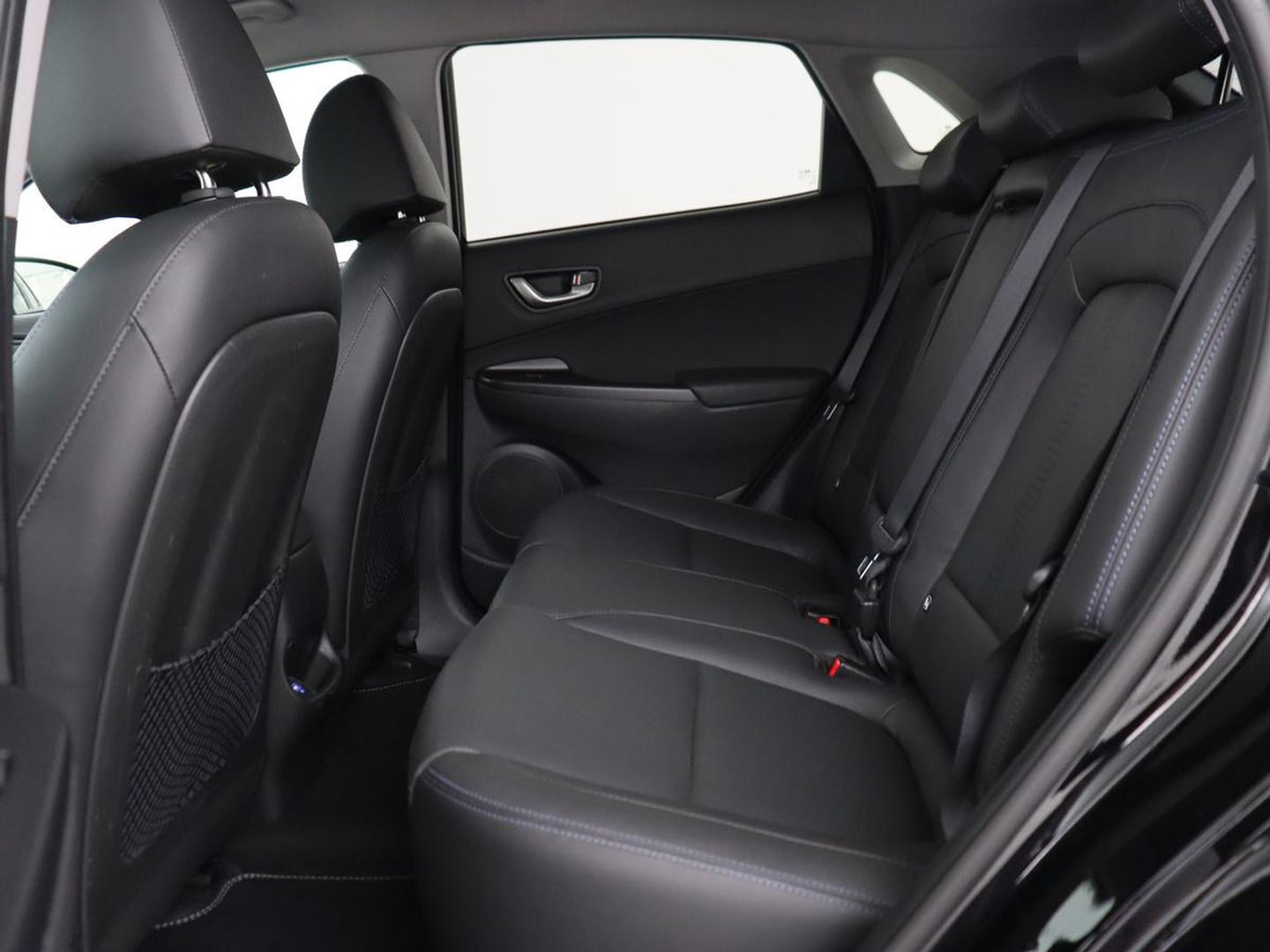 Hyundai KONA EV Business 64 kWh | 3-Fase | Stoelverwarming | Climate control | Adaptive cruise control | Camera | HUD