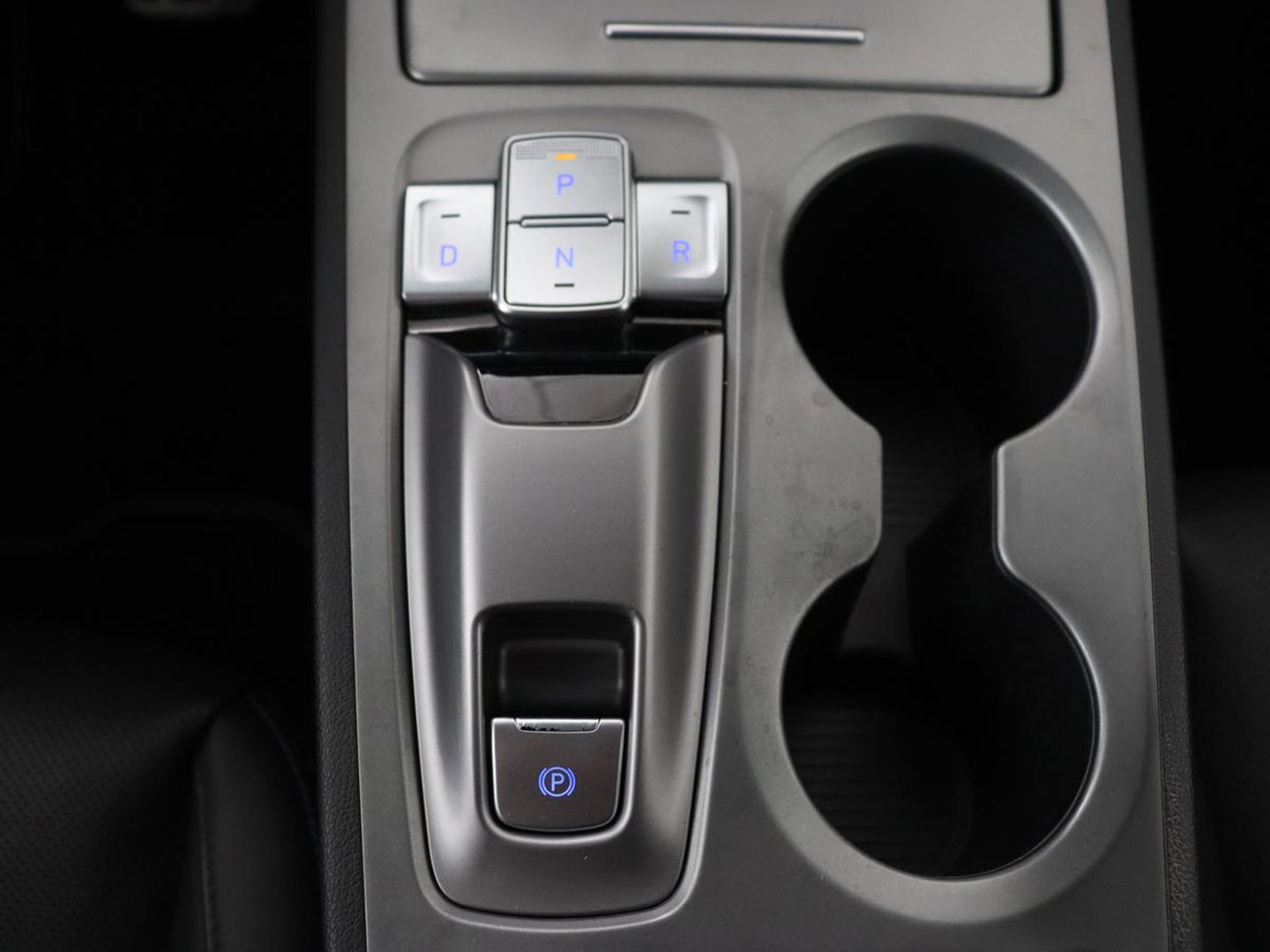 Hyundai KONA EV Business 64 kWh | 3-Fase | Stoelverwarming | Climate control | Adaptive cruise control | Camera | HUD