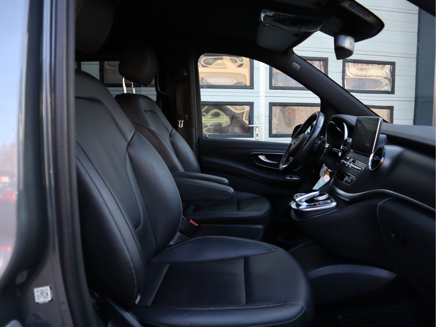 Mercedes-Benz V-Klasse 300d L3 4-MATIC Extra Lang DC 5 Pers - AMG - Trekhaak - ACC