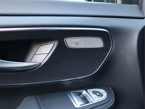 Mercedes-Benz V-Klasse 300d L3 4-MATIC Extra Lang DC 5 Pers - AMG - Trekhaak - ACC