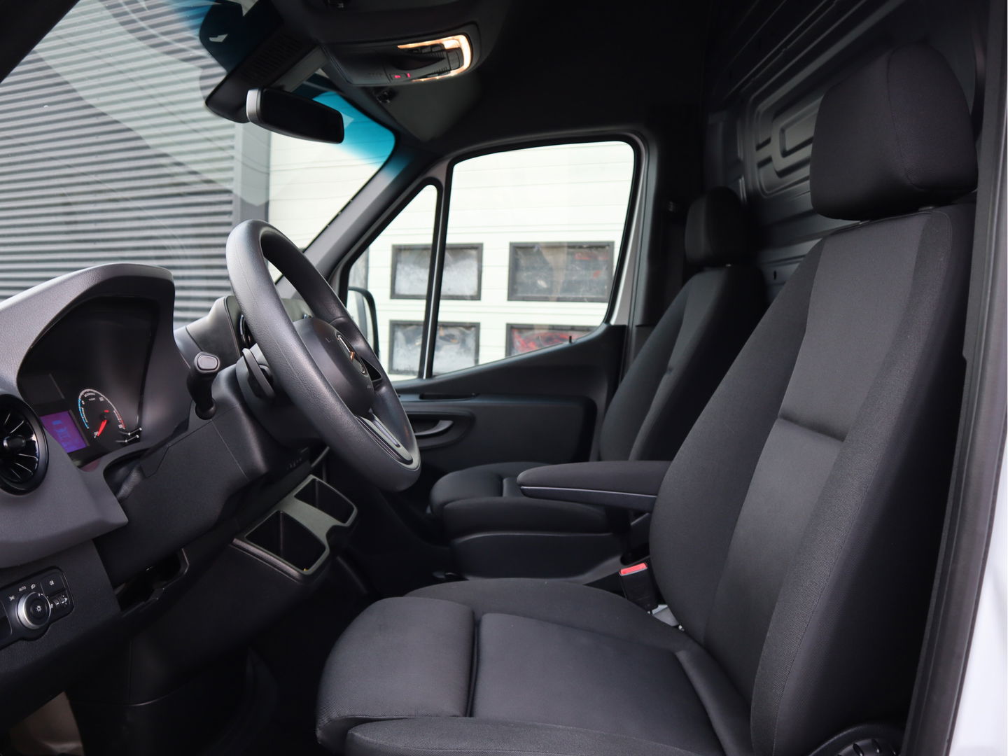 Mercedes-Benz eSprinter eSprinter 55 kWh 100% Elektrisch L2H2 - Camera - Airco