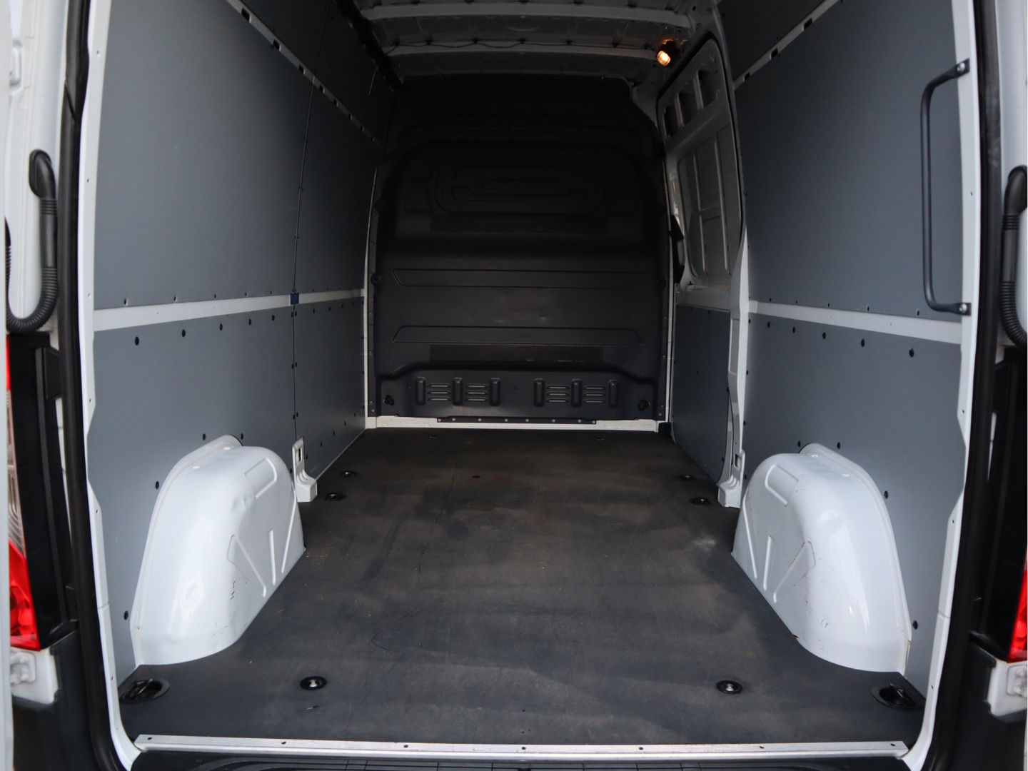 Mercedes-Benz eSprinter eSprinter 55 kWh 100% Elektrisch L2H2 - Camera - Airco