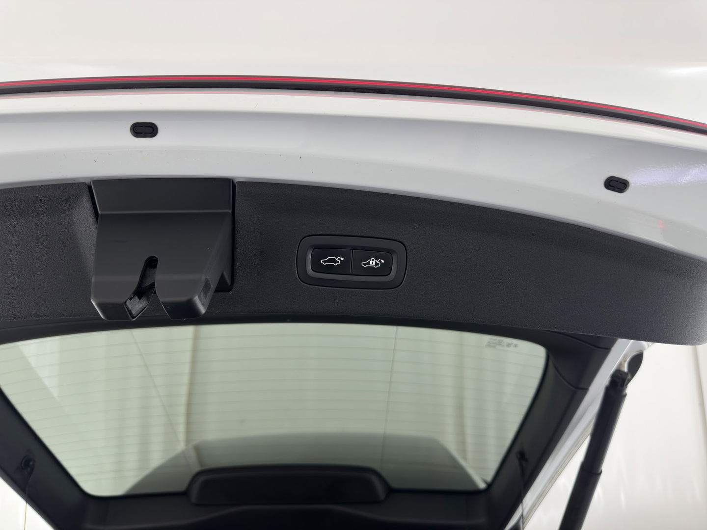 Polestar 2 Long Range Dual Motor Launch Edition 78kWh [ 3-Fase ] {SOH-92%} (INCL-BTW) *PANO | LEATHER | NAVI-FULLMAP | FULL-LED | BLIND-SPOT | KEYLESS | LANE-ASSIST | DIGI-COCKPIT | CARPLAY | DAB+ | HEATED-COMFORTSEATS | ECC | MEMORY-PACK | PDC | 20''ALU*