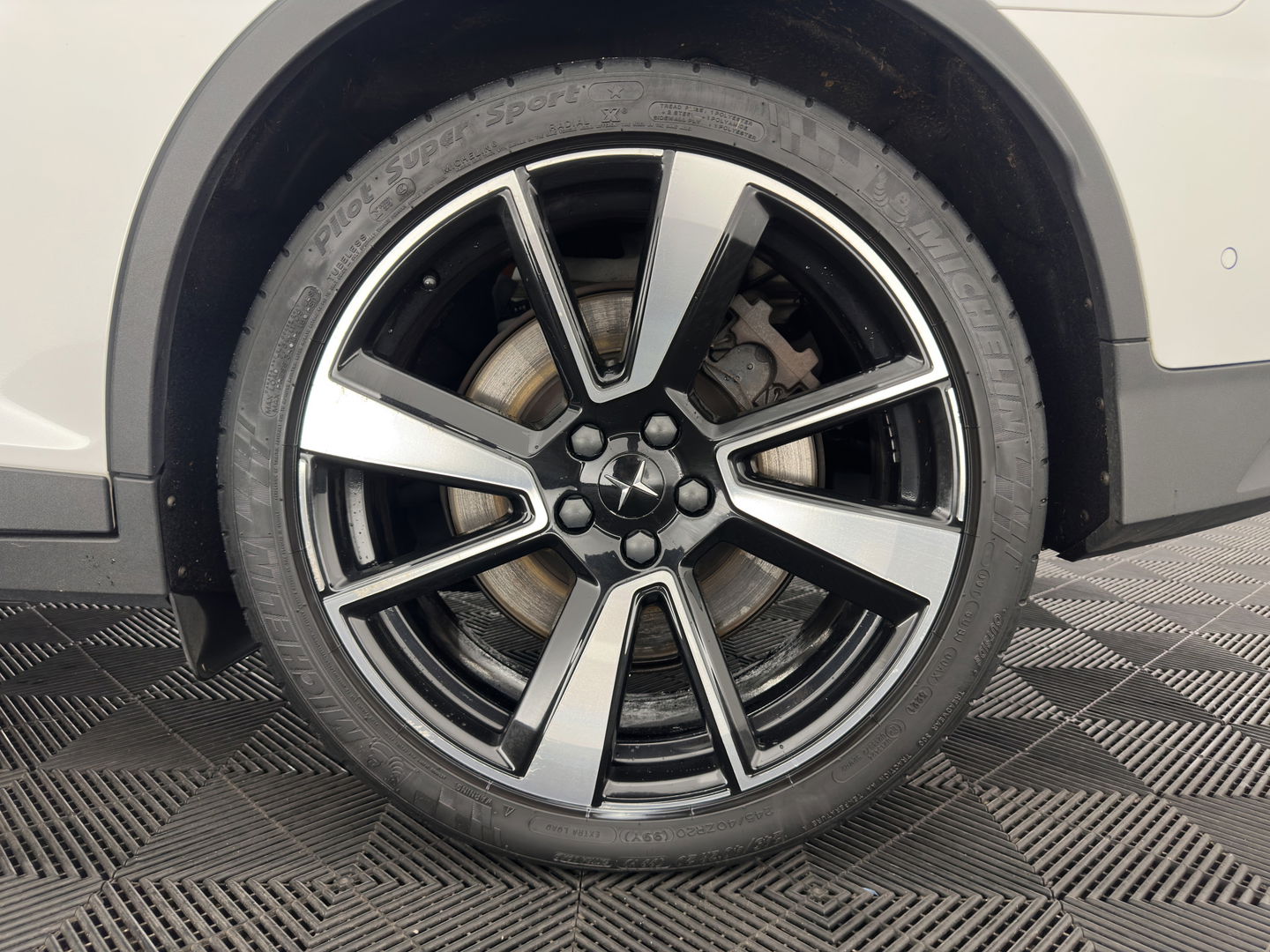 Polestar 2 Long Range Dual Motor Launch Edition 78kWh [ 3-Fase ] {SOH-92%} (INCL-BTW) *PANO | LEATHER | NAVI-FULLMAP | FULL-LED | BLIND-SPOT | KEYLESS | LANE-ASSIST | DIGI-COCKPIT | CARPLAY | DAB+ | HEATED-COMFORTSEATS | ECC | MEMORY-PACK | PDC | 20''ALU*