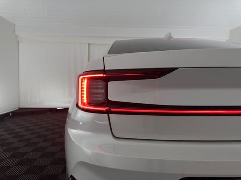 Polestar 2 Long Range Dual Motor Launch Edition 78kWh [ 3-Fase ] {SOH-92%} (INCL-BTW) *PANO | LEATHER | NAVI-FULLMAP | FULL-LED | BLIND-SPOT | KEYLESS | LANE-ASSIST | DIGI-COCKPIT | CARPLAY | DAB+ | HEATED-COMFORTSEATS | ECC | MEMORY-PACK | PDC | 20''ALU*