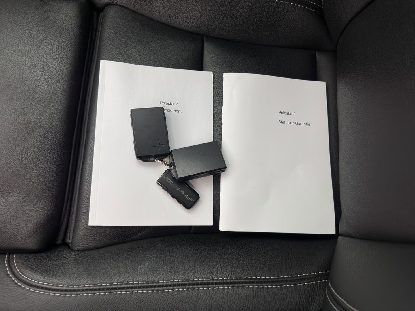 Polestar 2 Long Range Dual Motor Launch Edition 78kWh [ 3-Fase ] {SOH-92%} (INCL-BTW) *PANO | LEATHER | NAVI-FULLMAP | FULL-LED | BLIND-SPOT | KEYLESS | LANE-ASSIST | DIGI-COCKPIT | CARPLAY | DAB+ | HEATED-COMFORTSEATS | ECC | MEMORY-PACK | PDC | 20''ALU*
