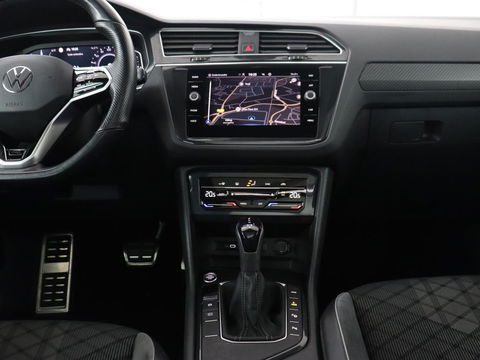 Volkswagen Tiguan 1.4 TSI eHybrid R-Line | Panoramadak | Keyless | Camera | Adaptive cruise control | Carplay | Privacy glass