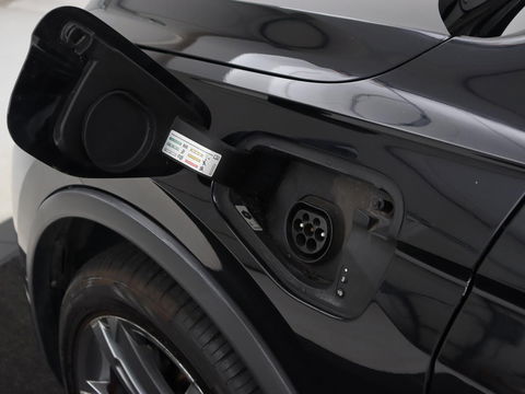 Volkswagen Tiguan 1.4 TSI eHybrid R-Line | Panoramadak | Keyless | Camera | Adaptive cruise control | Carplay | Privacy glass