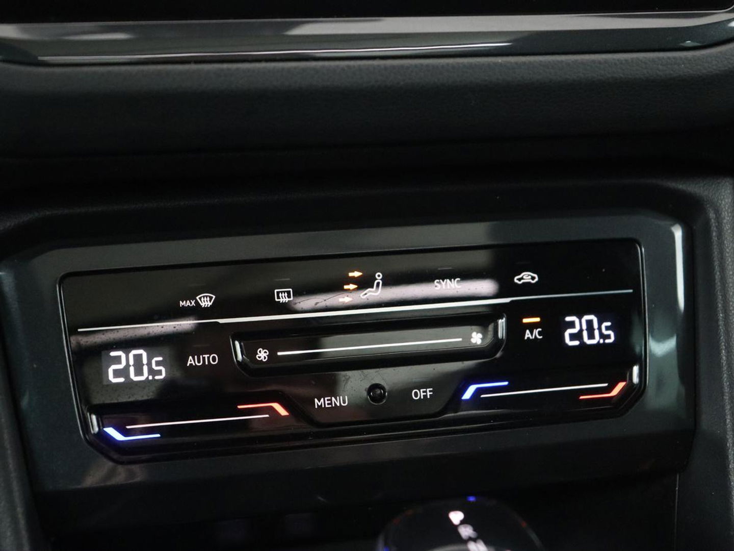 Volkswagen Tiguan 1.4 TSI eHybrid R-Line | Panoramadak | Keyless | Camera | Adaptive cruise control | Carplay | Privacy glass