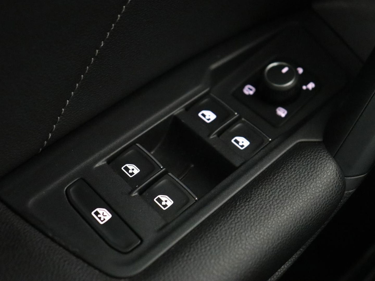 Volkswagen Tiguan 1.4 TSI eHybrid R-Line | Panoramadak | Keyless | Camera | Adaptive cruise control | Carplay | Privacy glass