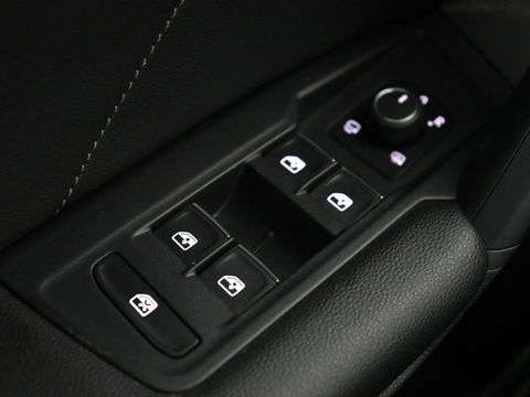 Volkswagen Tiguan 1.4 TSI eHybrid R-Line | Panoramadak | Keyless | Camera | Adaptive cruise control | Carplay | Privacy glass