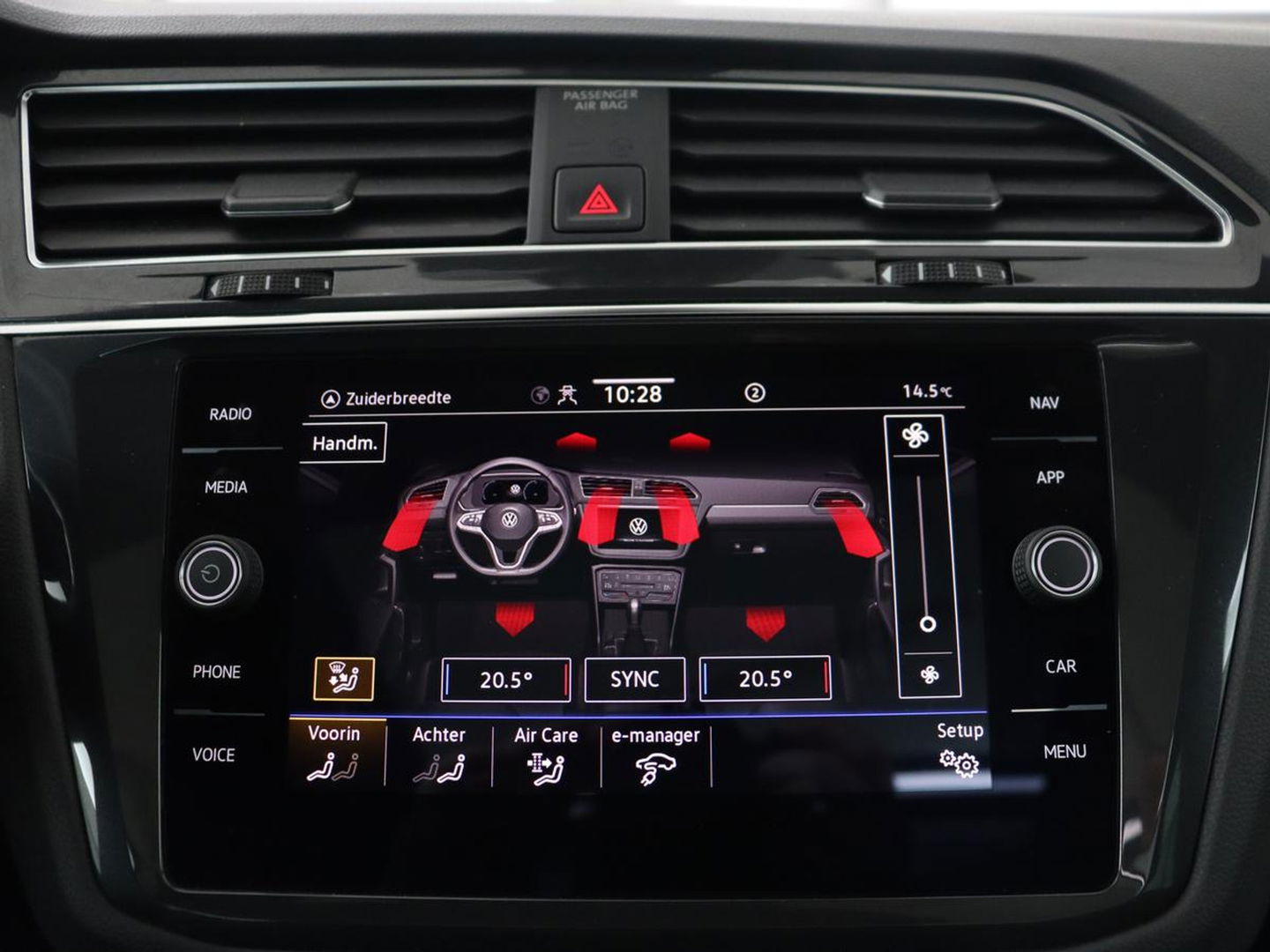 Volkswagen Tiguan 1.4 TSI eHybrid R-Line | Panoramadak | Keyless | Camera | Adaptive cruise control | Carplay | Privacy glass