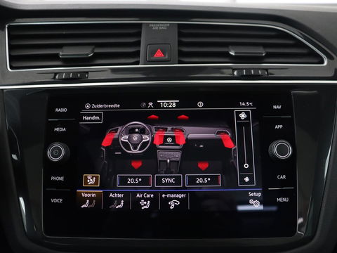 Volkswagen Tiguan 1.4 TSI eHybrid R-Line | Panoramadak | Keyless | Camera | Adaptive cruise control | Carplay | Privacy glass