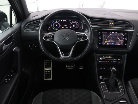 Volkswagen Tiguan 1.4 TSI eHybrid R-Line | Panoramadak | Keyless | Camera | Adaptive cruise control | Carplay | Privacy glass
