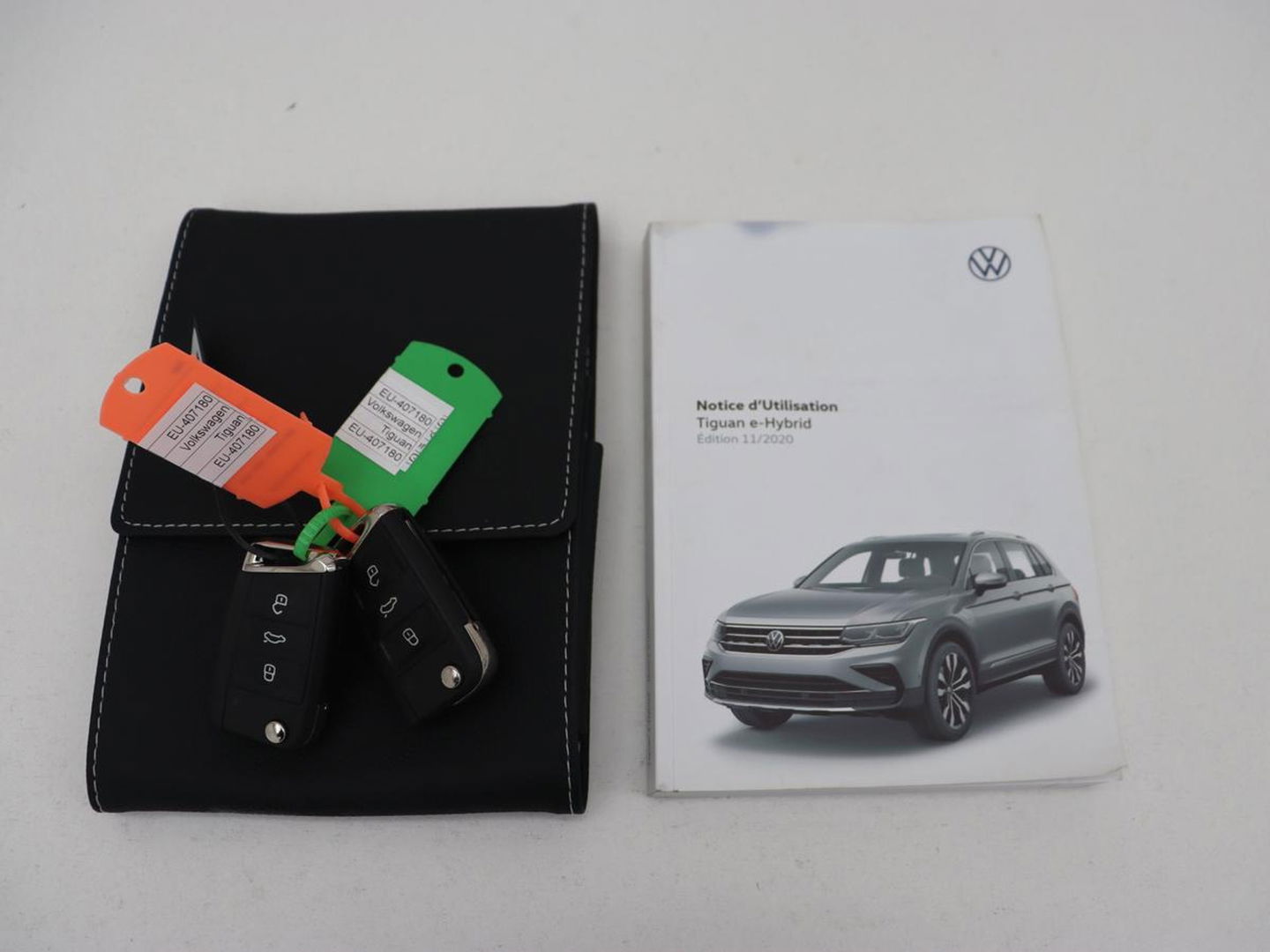 Volkswagen Tiguan 1.4 TSI eHybrid R-Line | Panoramadak | Keyless | Camera | Adaptive cruise control | Carplay | Privacy glass