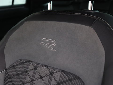 Volkswagen Tiguan 1.4 TSI eHybrid R-Line | Panoramadak | Keyless | Camera | Adaptive cruise control | Carplay | Privacy glass